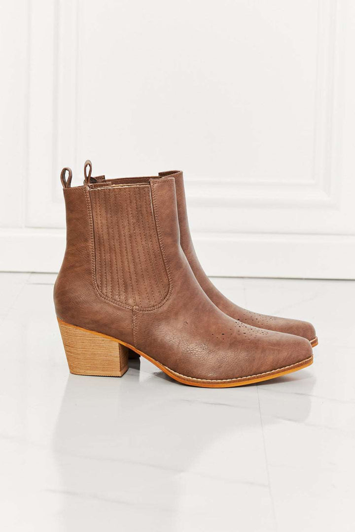 Nfin8 Frontier Fusion - Chestnut Stacked Heel Chelsea Boot