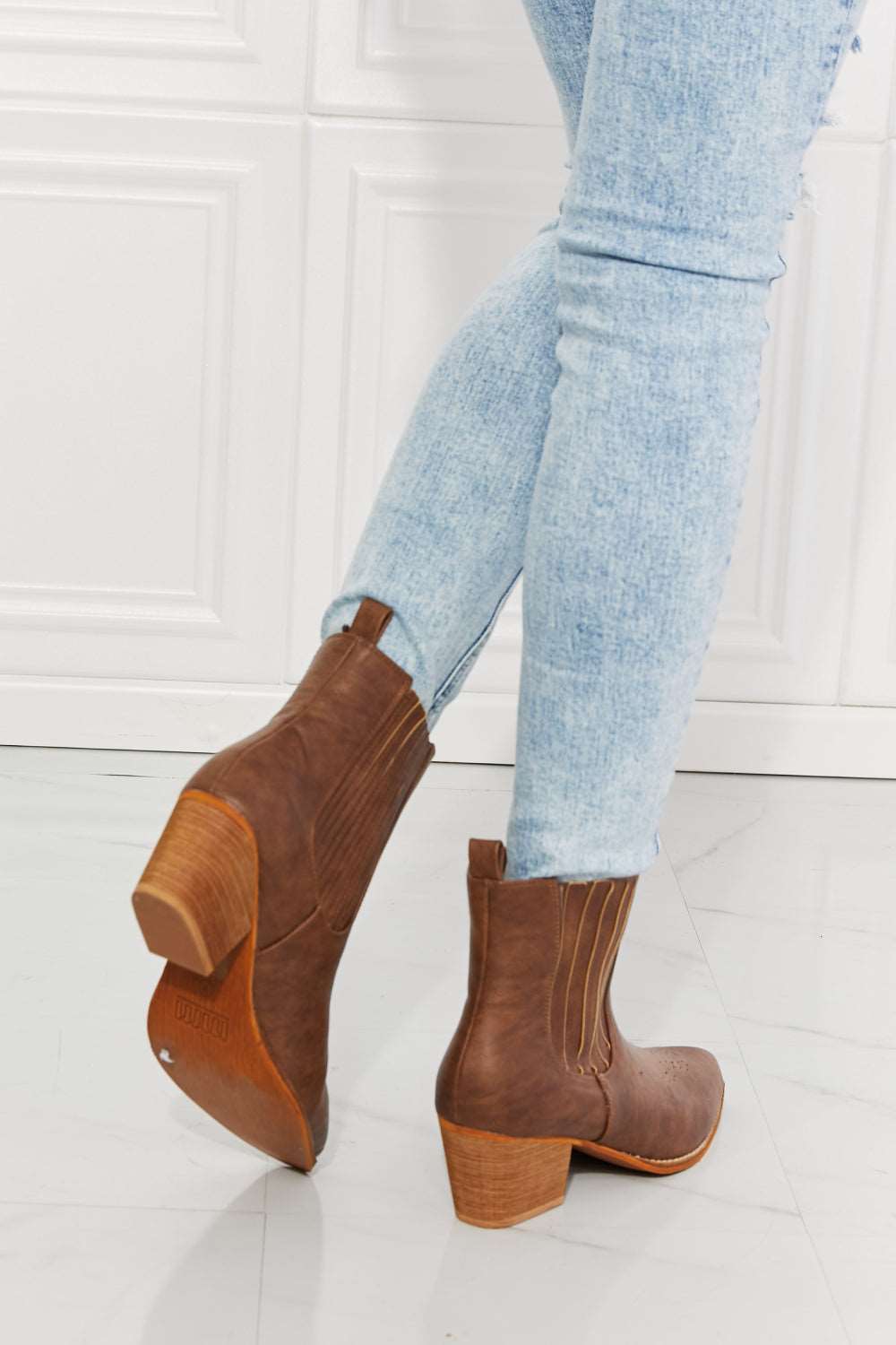 Nfin8 Frontier Fusion - Chestnut Stacked Heel Chelsea Boot