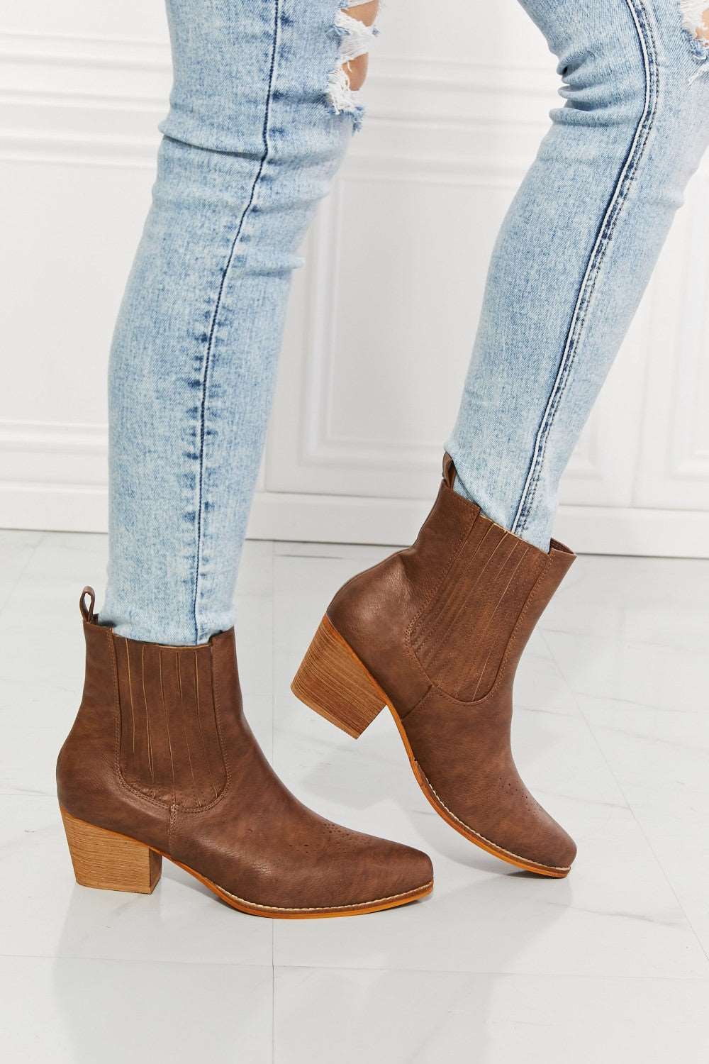 Nfin8 Frontier Fusion - Chestnut Stacked Heel Chelsea Boot